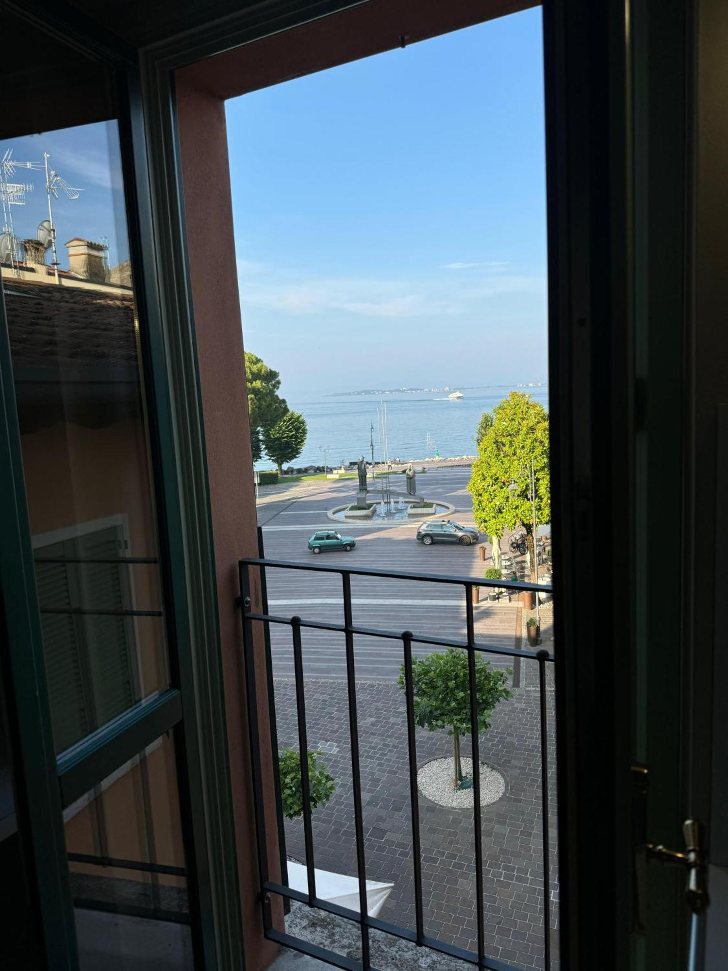 Splendid Apartment Desenzano del Garda Dış mekan fotoğraf